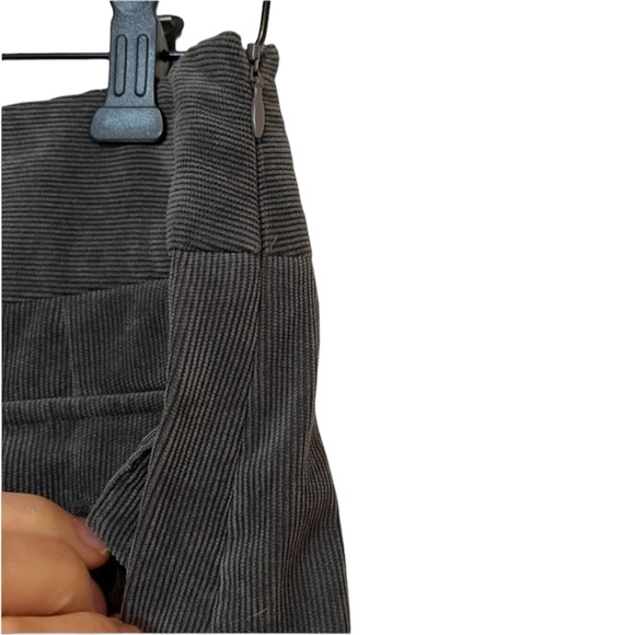 Chelsea & Theodore grey corduroy pleated skirt size 4, excellent condition - Picture 4 of 5